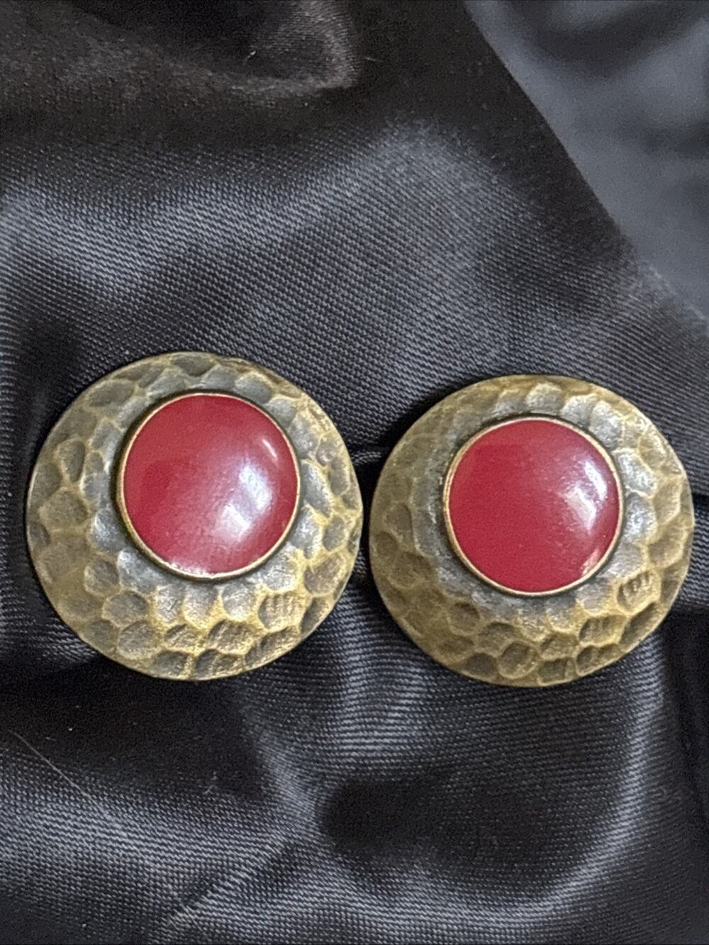 Vintage Brutalist Hammered Brass Clip Earrings Red Lucite Round BOHO Jewelry 1”